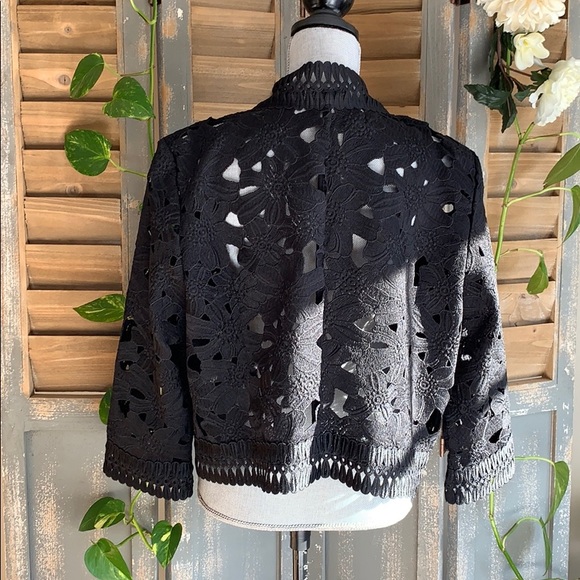 Black thick lace open 3/4 short jacket - Picture 5 of 9